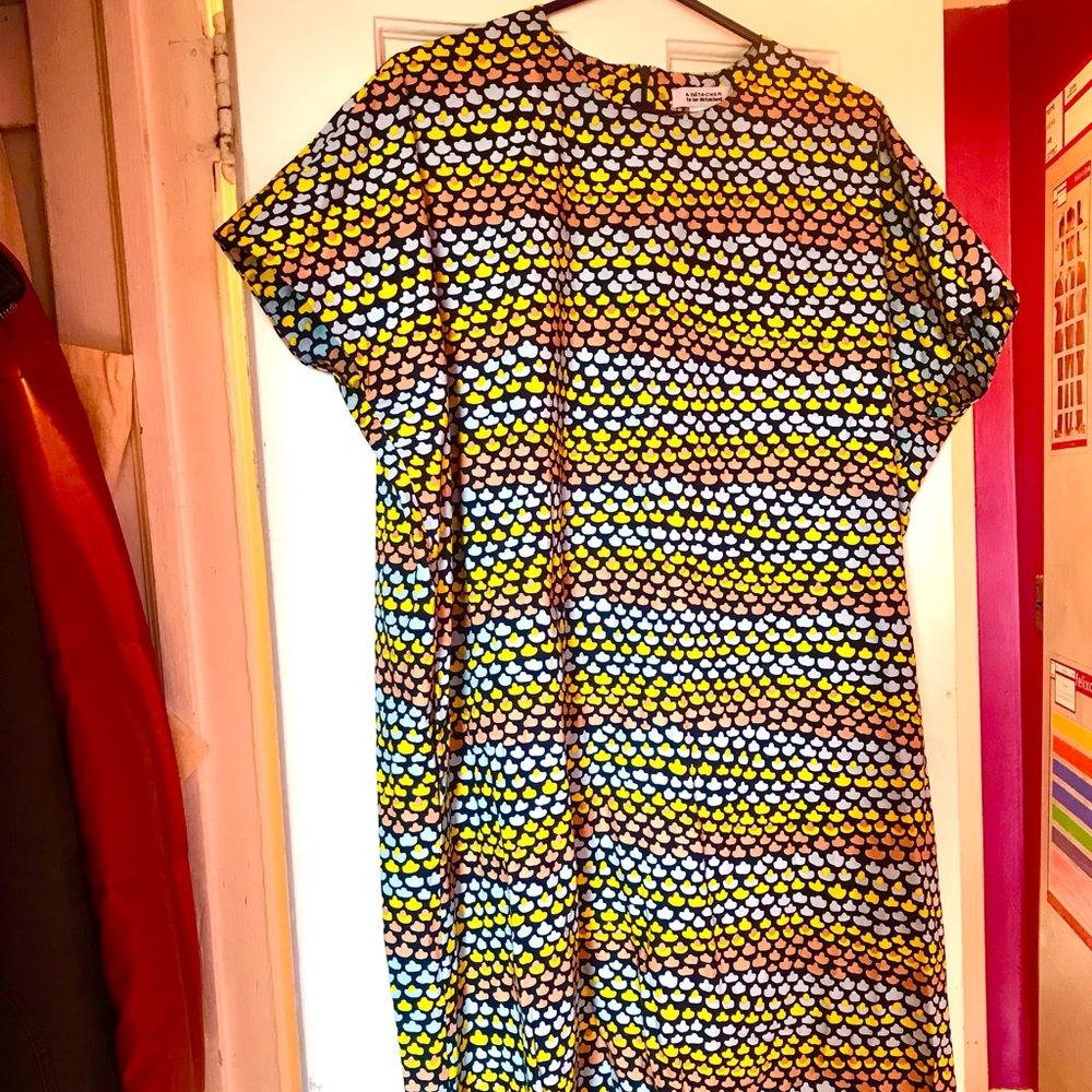 A Detacher Shapeless Shift Dress with Pockets